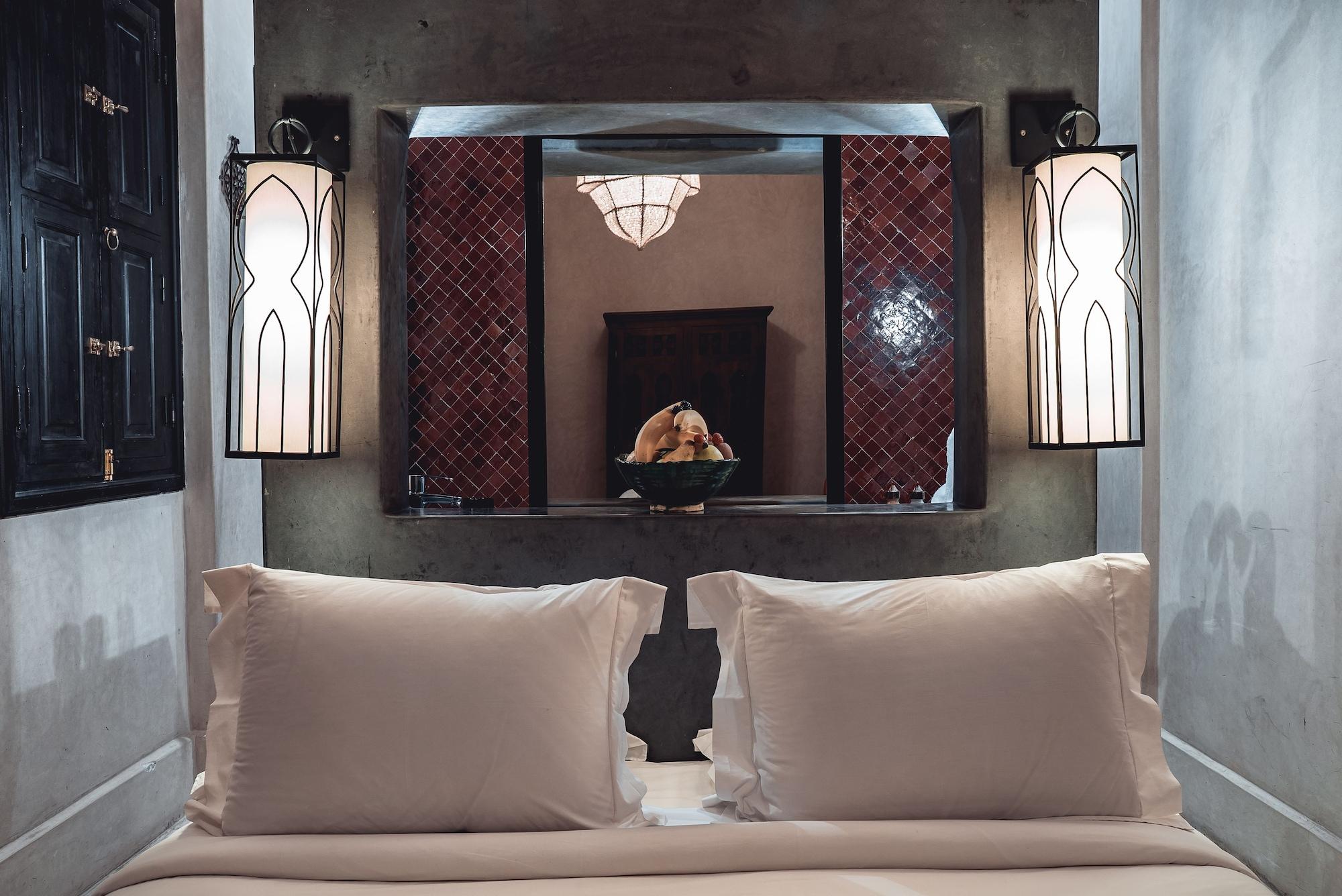 Ambre Epices Medina Riad Marrakesh Exterior photo A bedroom at the hotel