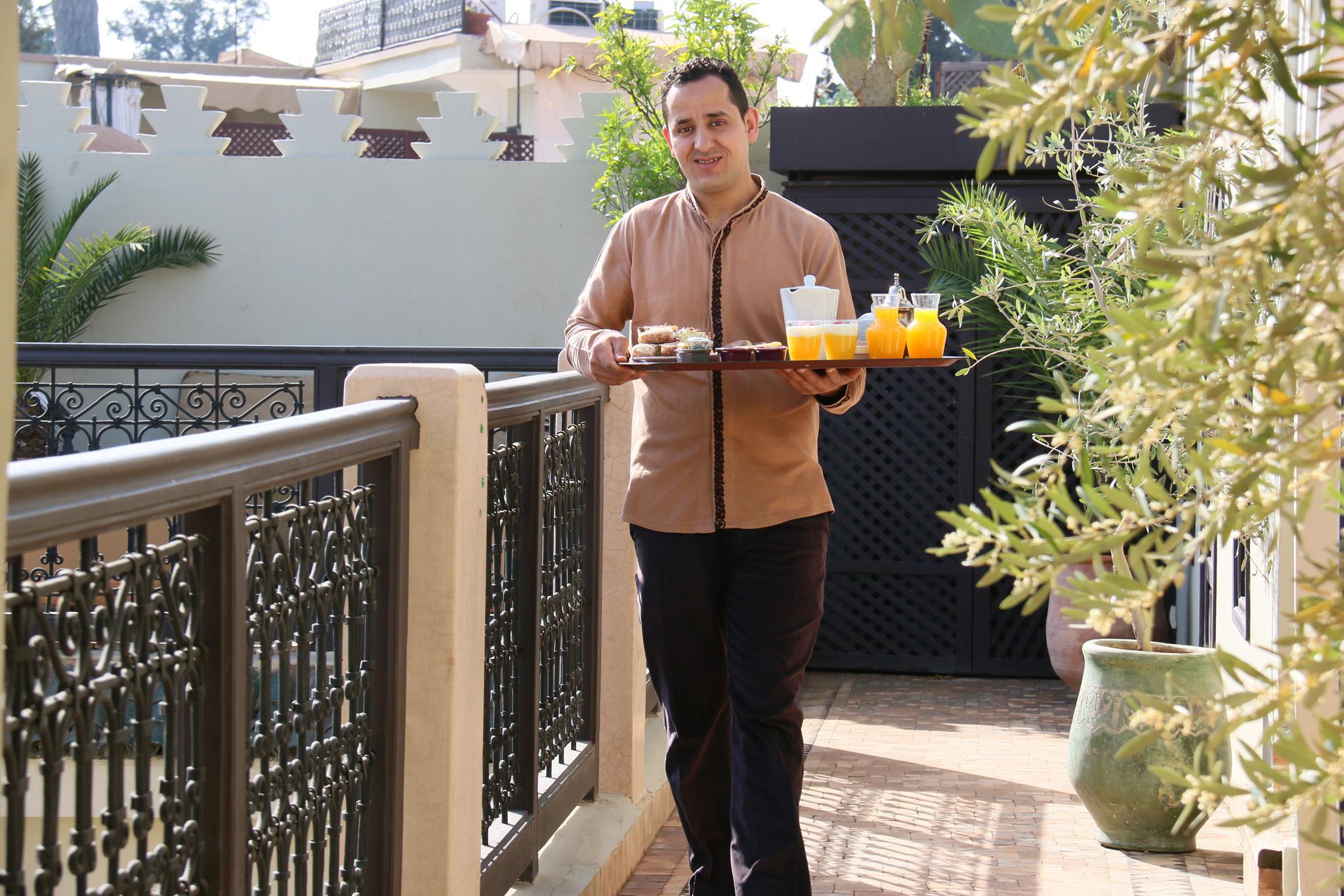 Ambre Epices Medina Riad Marrakesh Exterior photo A room service waiter at a hotel in Morocco