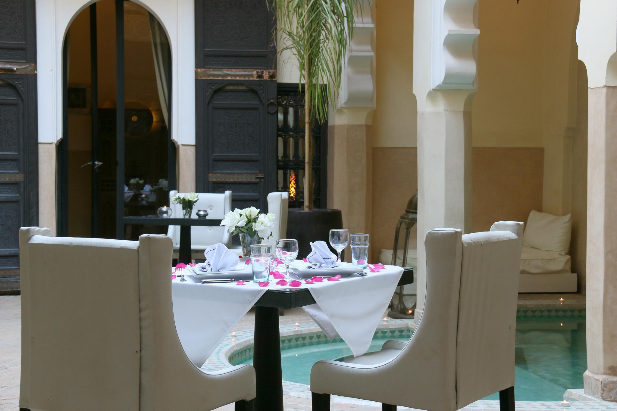 Ambre Epices Medina Riad Marrakesh Exterior photo The hotel's pool