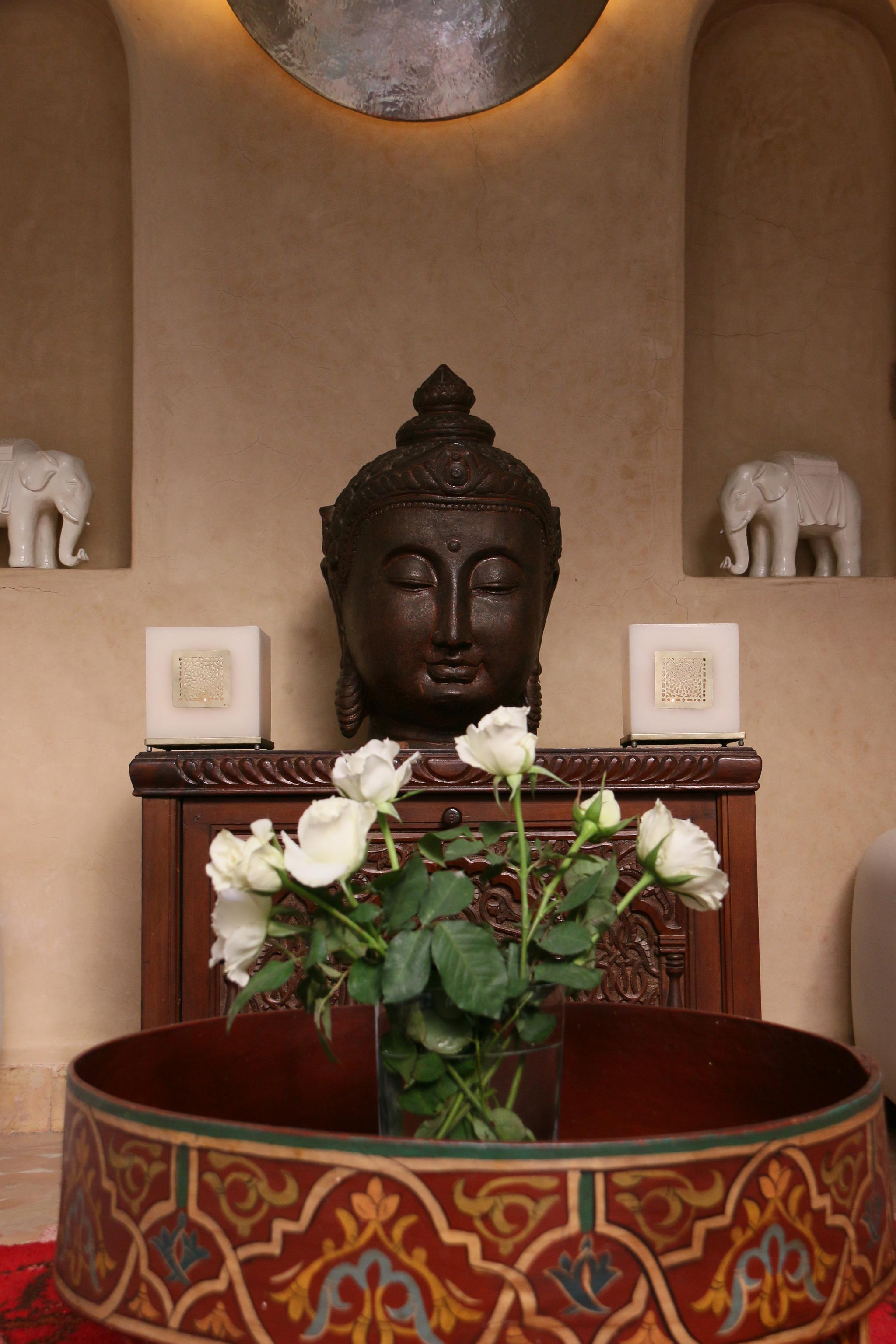 Ambre Epices Medina Riad Marrakesh Exterior photo A statue of the Buddha