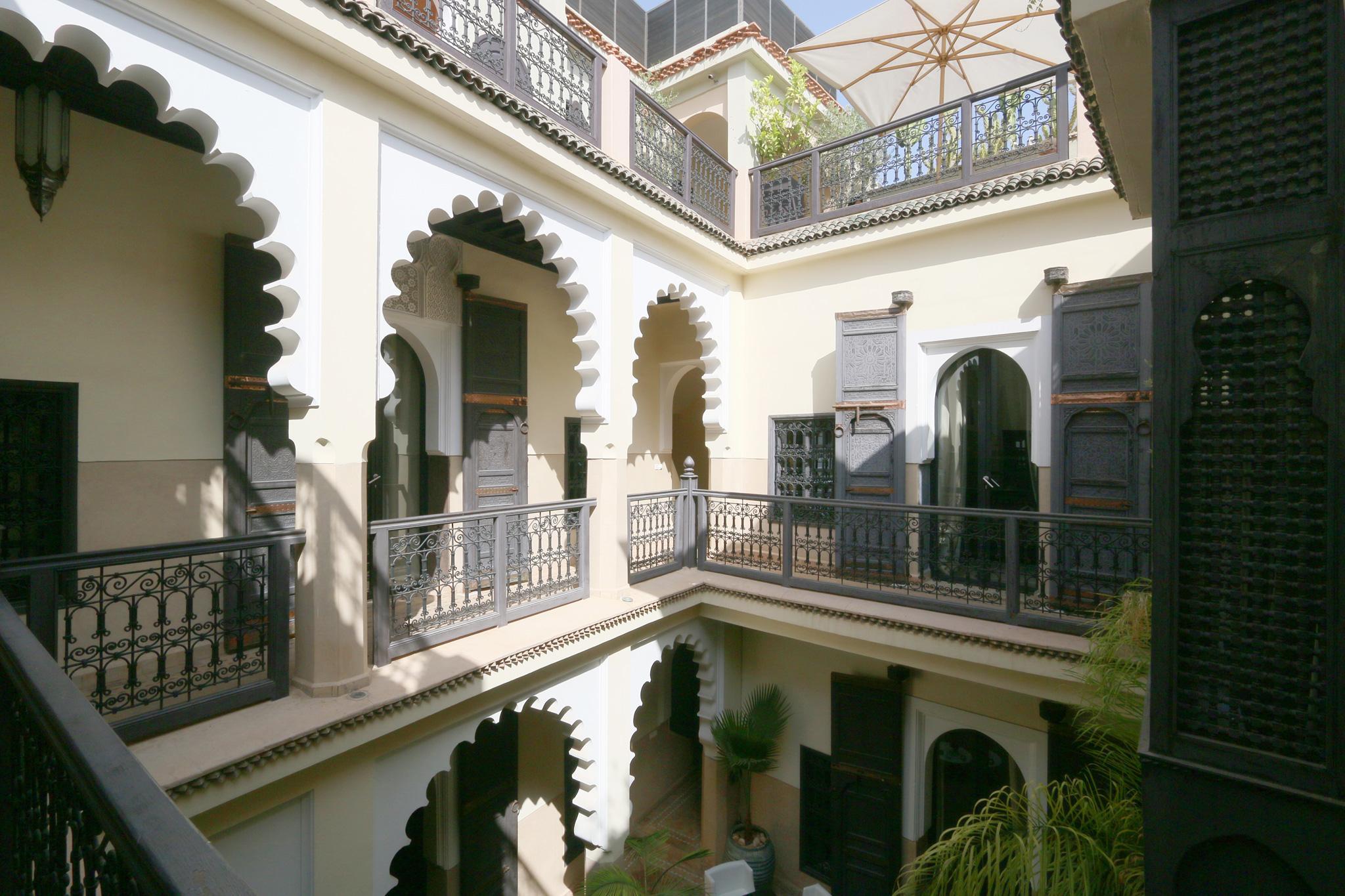 Ambre Epices Medina Riad Marrakesh Exterior photo The courtyard of the Riad