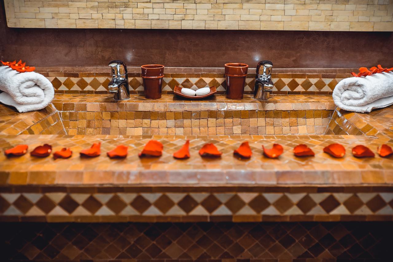 Ambre Epices Medina Riad Marrakesh Exterior photo A hammam in Marrakech, Morocco