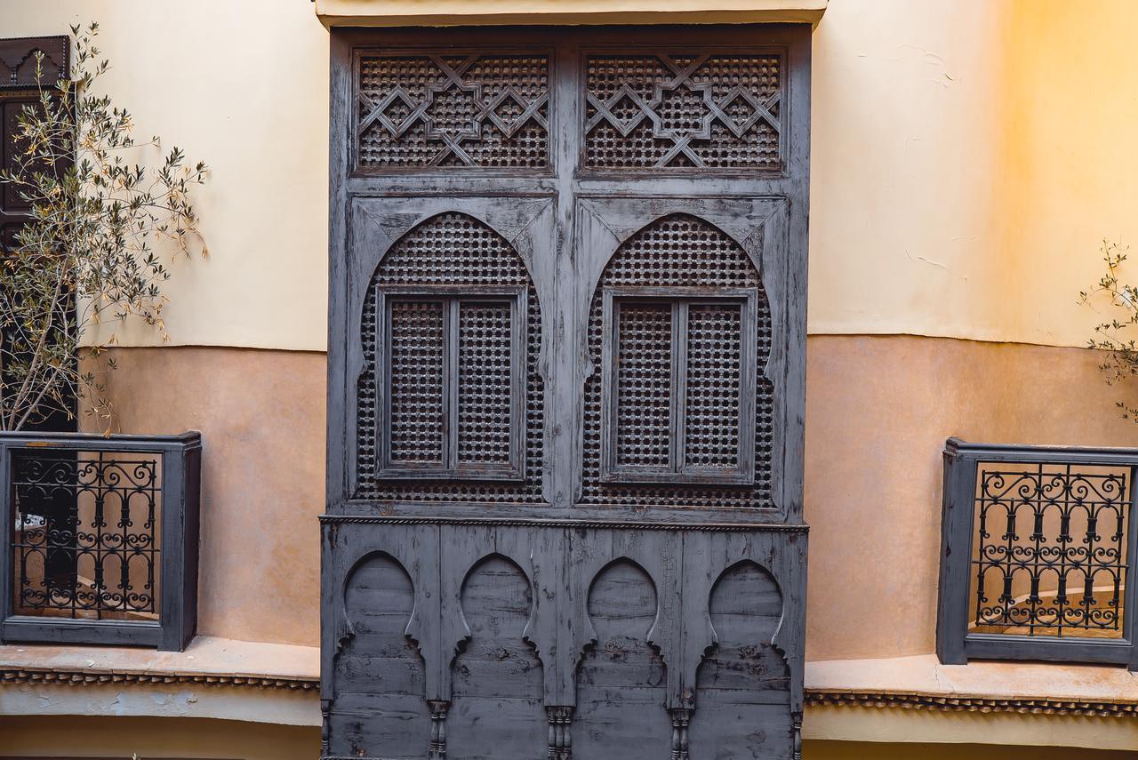 Ambre Epices Medina Riad Marrakesh Exterior photo A window with a mashrabiya in Marrakech, Morocco