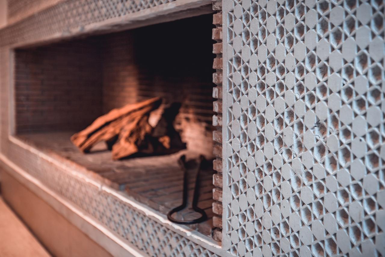 Ambre Epices Medina Riad Marrakesh Exterior photo A fireplace with perforated metal